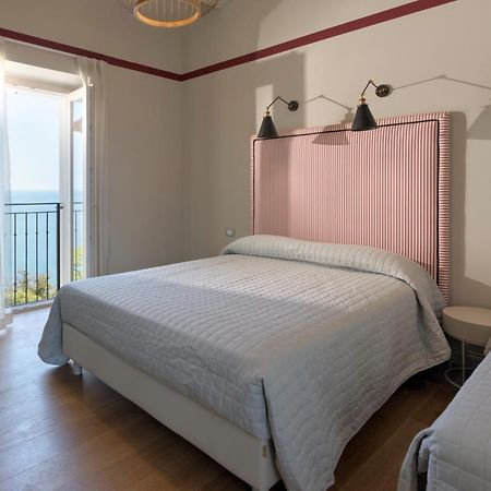 Diecidodici Boutiquerooms Sirolo Exterior foto